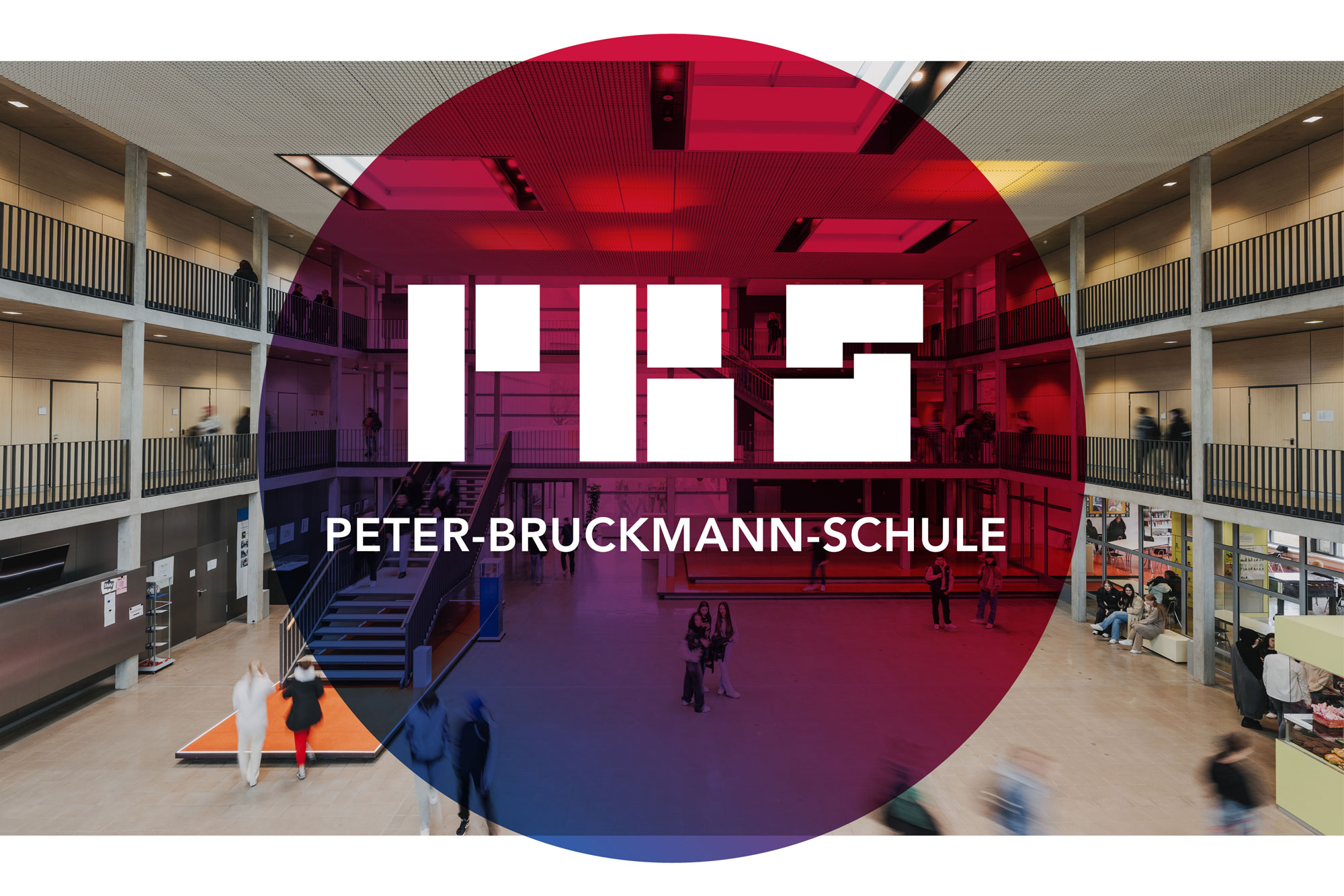Logo Peter-Bruckmann-Schule auf Farbverlauf Logo Peter-Bruckmann-Schule auf Farbverlauf